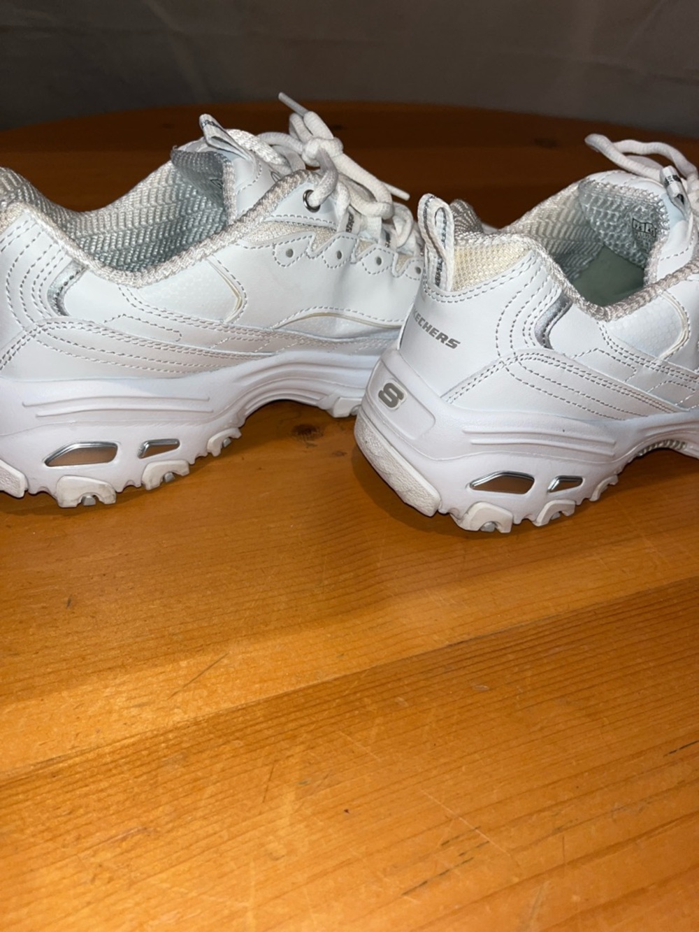 Skechers D’Lites White Women's Wide Fit Air Cooled Memory Foam Sneakers - Picture 8 of 8